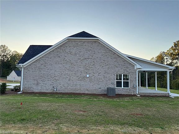 4th image of 110 Owl Ln