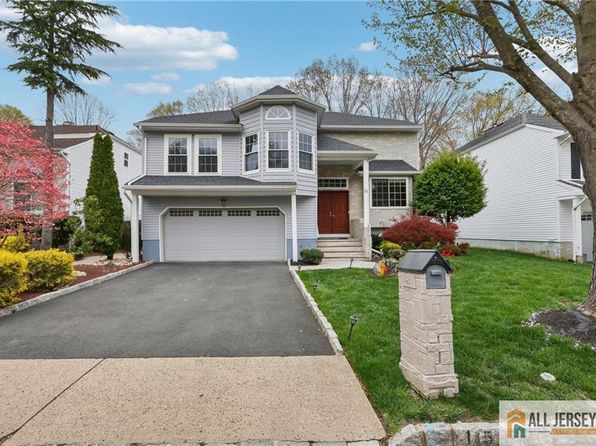 15 Pemberton Dr, Matawan, NJ 07747
