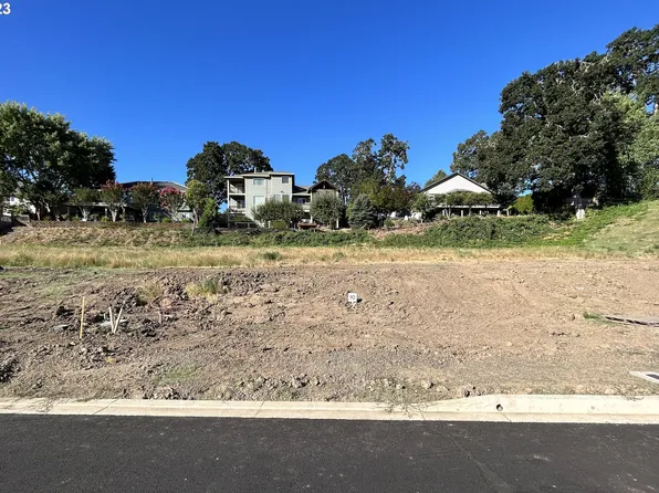 2787 NW Pinehurst Dr #10, McMinnville, OR 97128