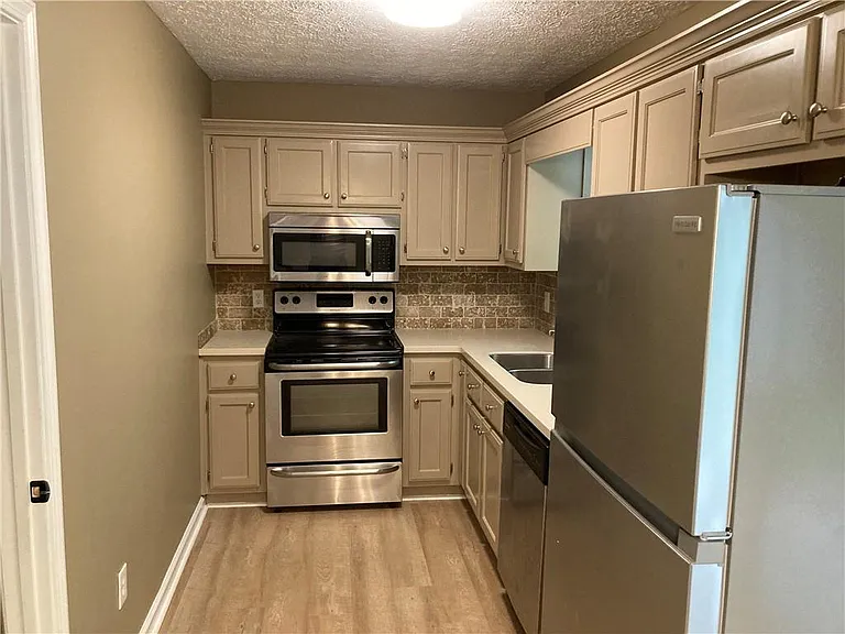 6110 Lakeside Ct — Photo 4