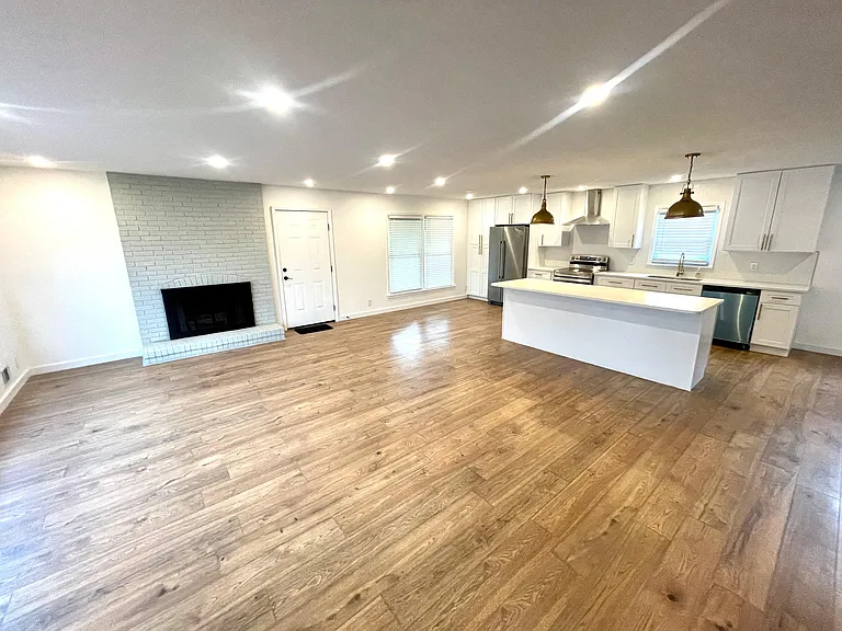 7802 Brownwood Dr — Photo 23