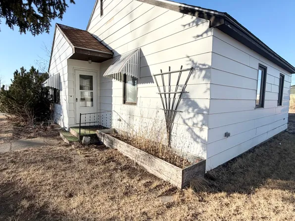 1105 New York St, Chinook, MT 59523