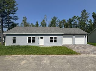 8 Car Ty Ct, Lewiston, ME 04240