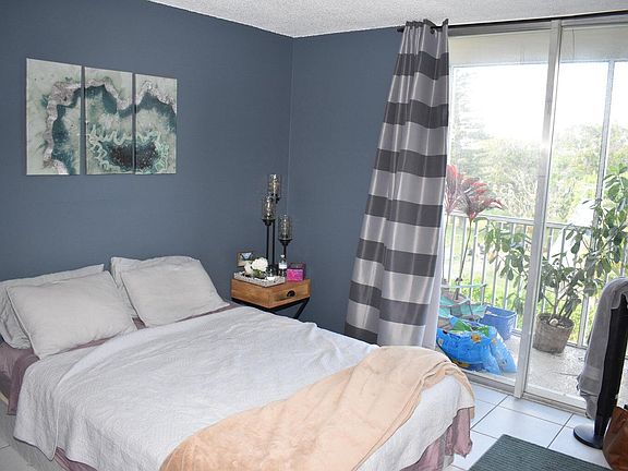 4th image of 1131 SE 4th St #3060