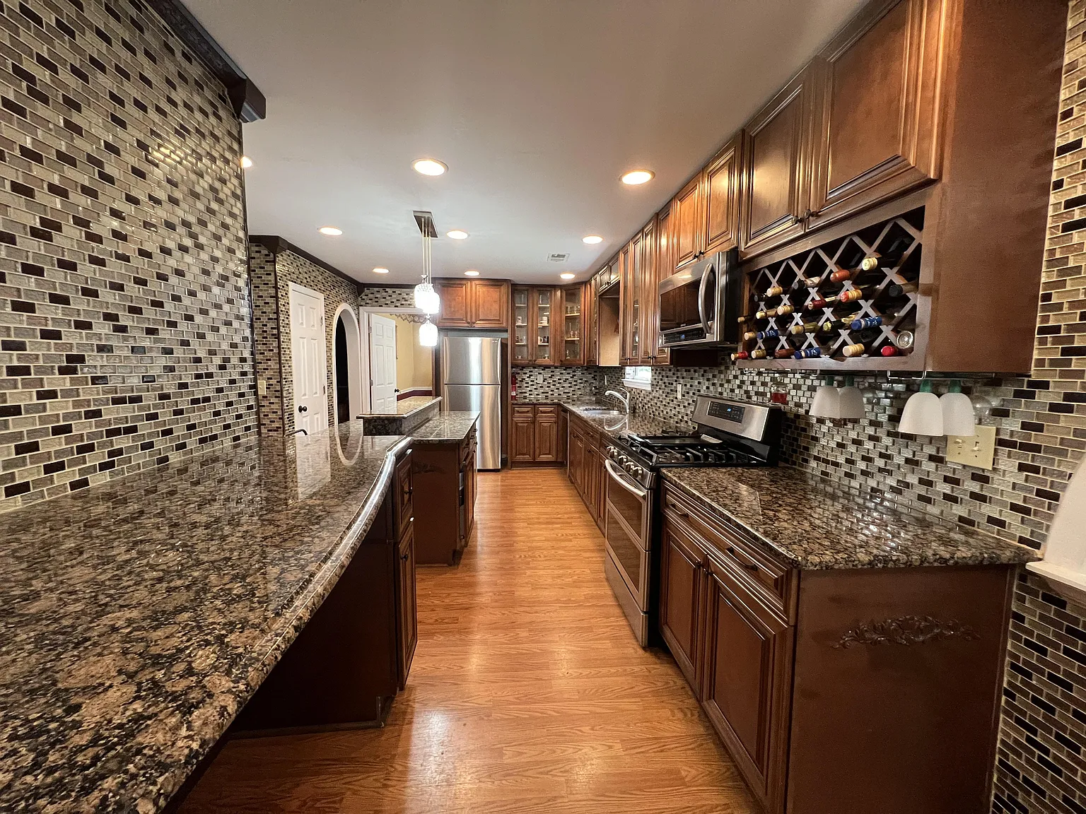 4 bed, 3.0 bath, 1944 sqft, $1,139 — Photo 3