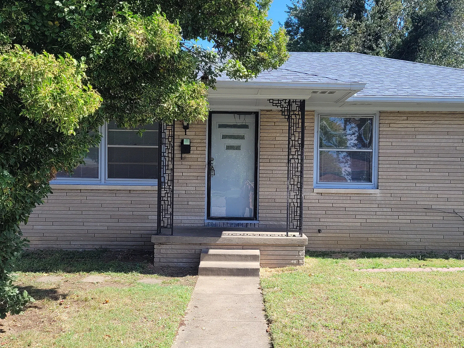 3 bed, 1372 sqft, $1,100 — Photo 1