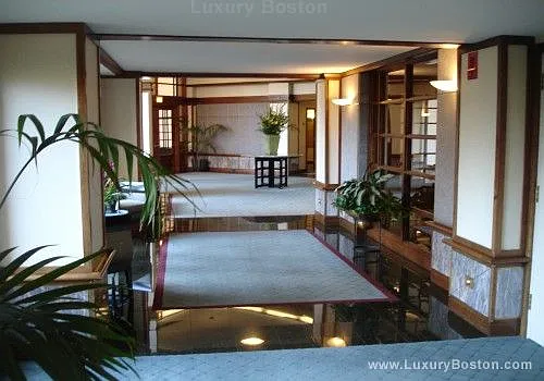24/7 concierge service and secure package acceptance in the main lobby.