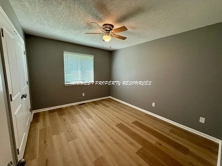 203 NW Market Pl #B — Photo 14