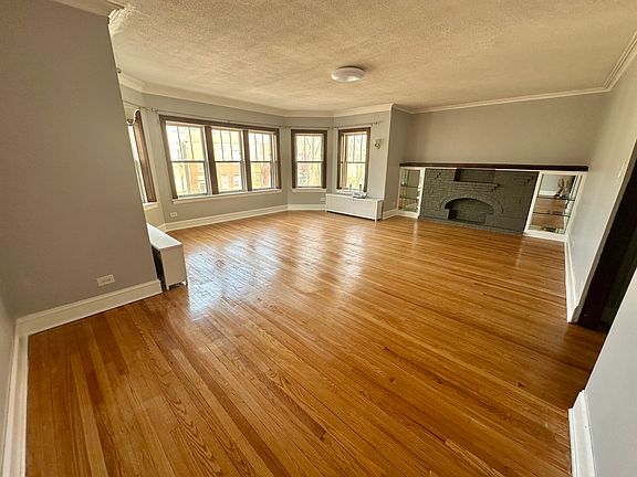 4th image of 5717 N Washtenaw Ave #2