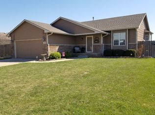 1702 N Prairie Run Cir, Mulvane, KS 67110