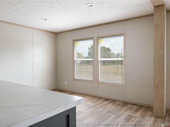 5th image of 389 Corner Oaks Dr