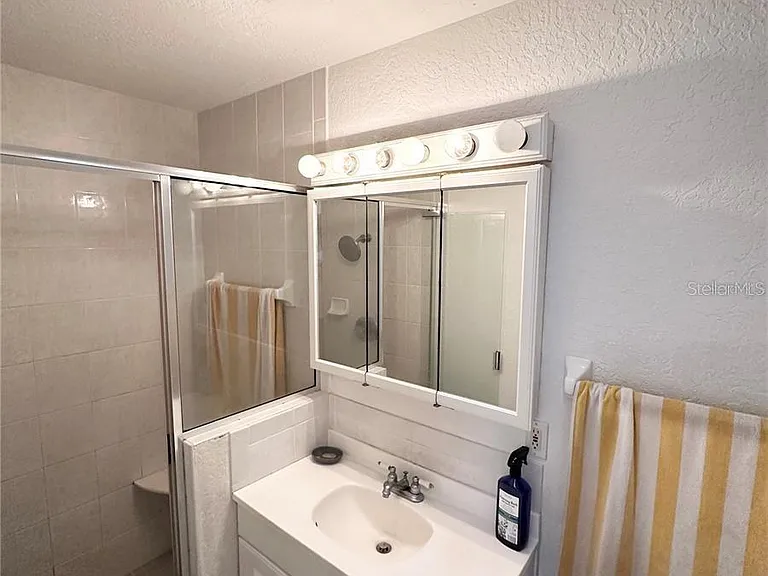26 Woodbury Dr — Photo 8