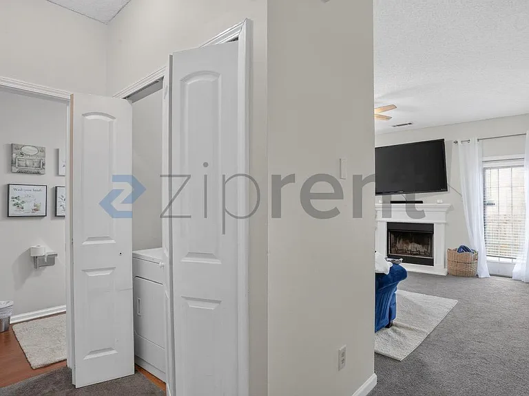 2354 Charleston Pointe SE — Photo 8