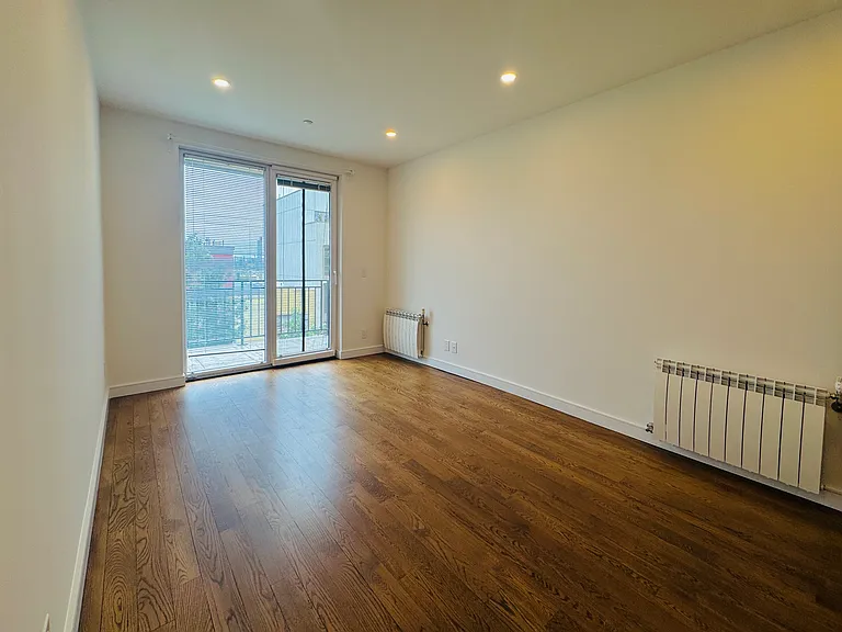 689 Leonard St #3F — Photo 10