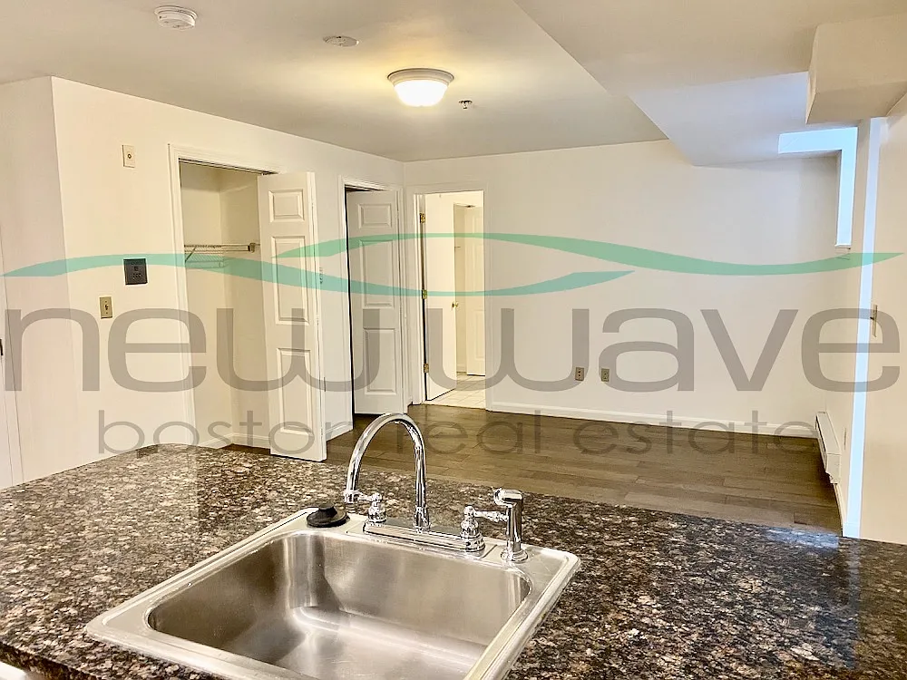 Studio, 450 sqft, $2,600 — Photo 4