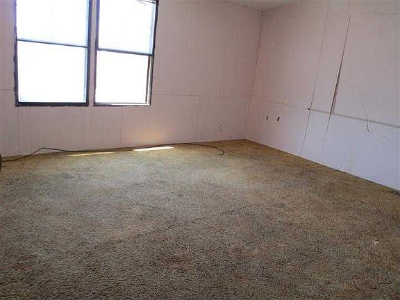 5th image of 615 Mountain View Dr