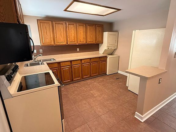 4th image of 2076 Terrylynn Ave
