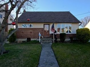 2966 Roxbury Rd, Oceanside, NY 11572