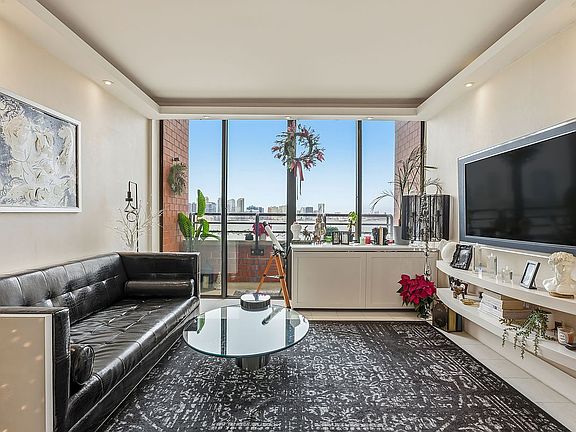 2nd image of 380 Rector Pl APT 8A