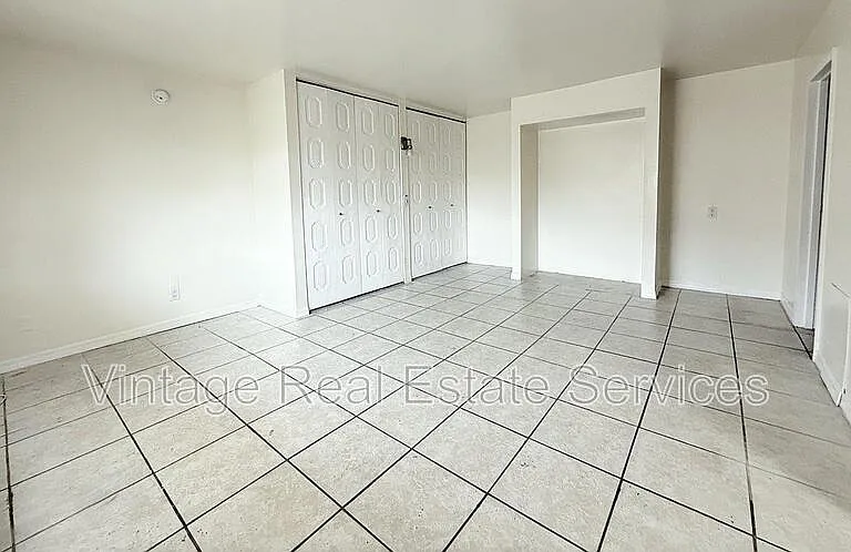 Whitehall Garden Apartments — Photo 3