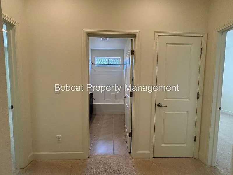 4 bed, 2.5 bath, 2175 sqft, $3,303 — Photo 3