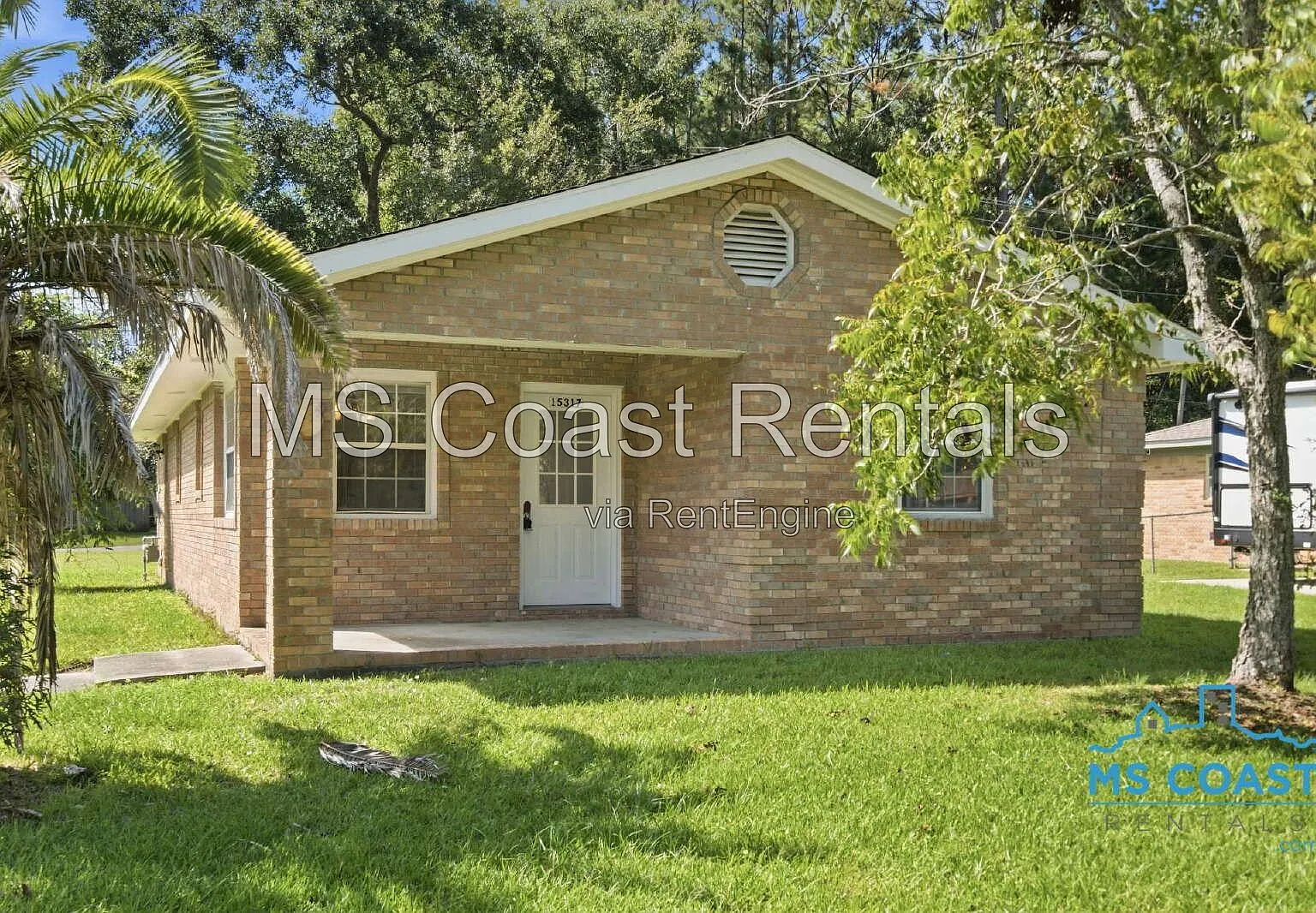 3 bed, 2.0 bath, 1279 sqft, $1,549 — Photo 2