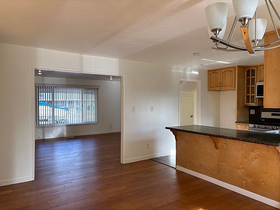 5th image of 483 Cottonwood Dr