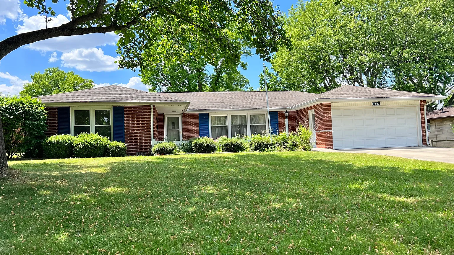 1303 N Forest Ave photo 1