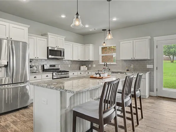 515 Oak Run Ln, Cave Springs, AR 72718
