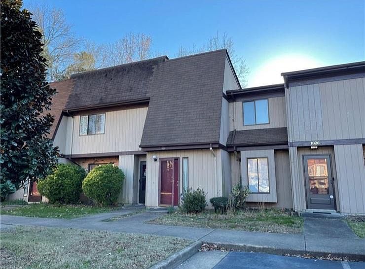 1st image of 1030 N Green Dr
