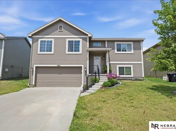 9118 Potter St, Omaha, NE 68122