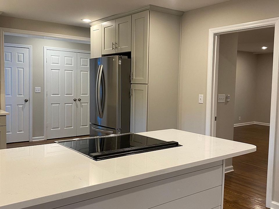 Peninsula with shiplap for working and 
convenience.