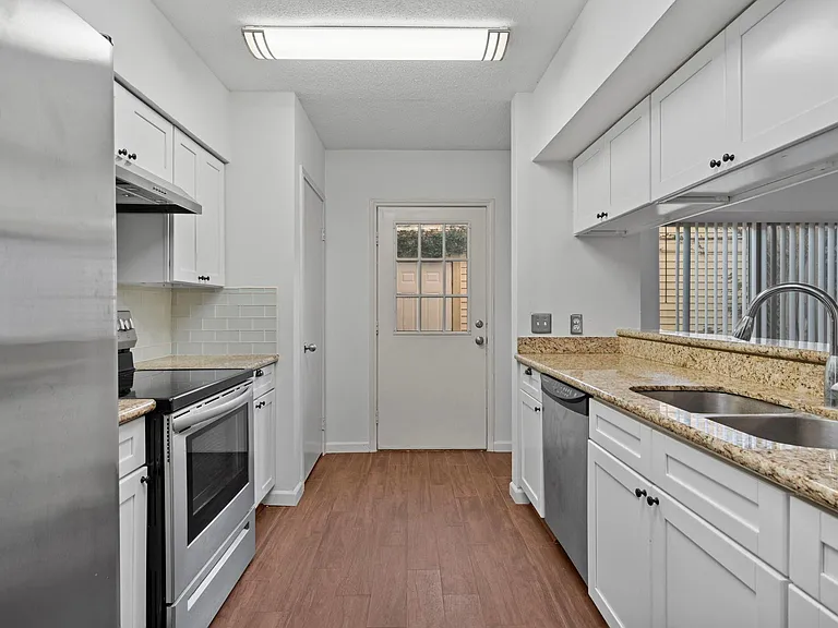 1922 Augusta Dr #1/16 — Photo 14