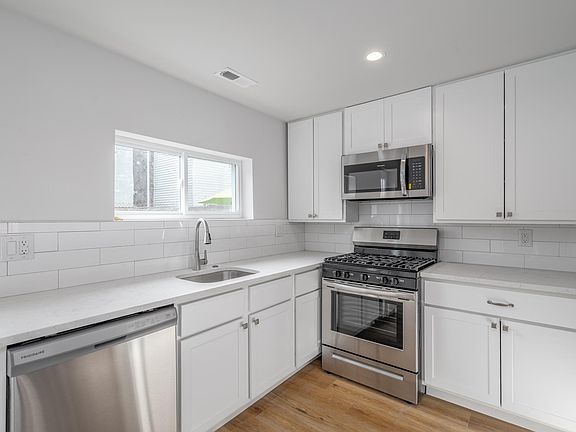 5th image of 438 Dudley St