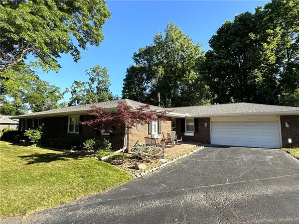 11 Ambassador Dr, Danville, IL 61832