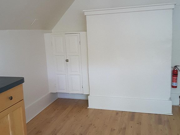 kitchen eating area