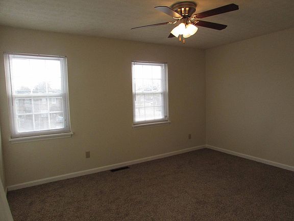 4th image of 586 Lost Cir APT A