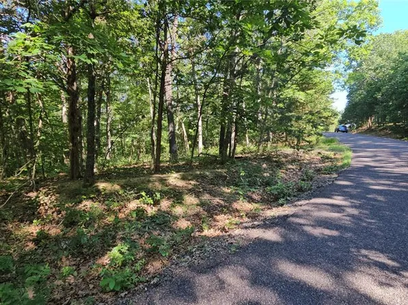 1606 Marion Dr, Lake Sherwood, MO 63357