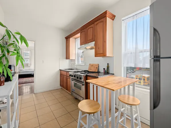 25 Bogart Street 2N image 3 of 6