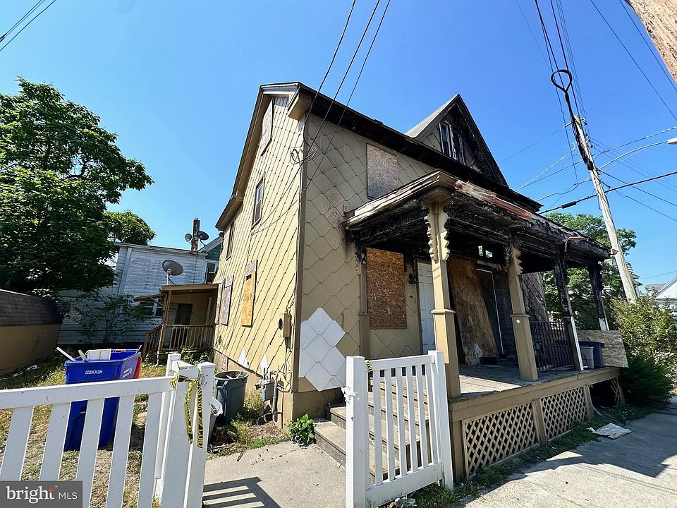 2nd image of 301 E Mulberry St #303