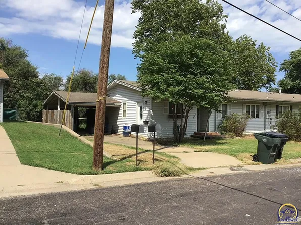 1904 SW 66th St, Topeka, KS 66619