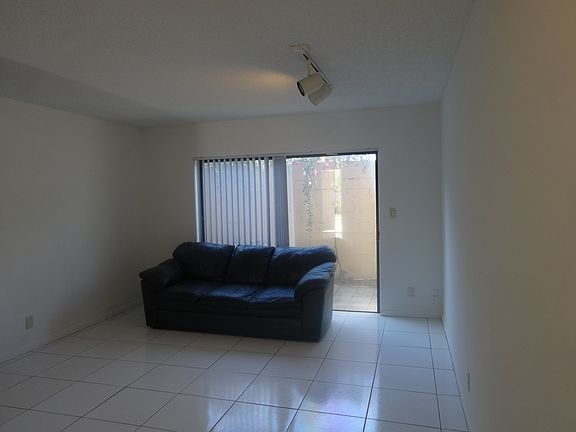3rd image of 4147 NE 21st Ter