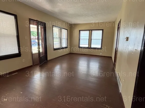 922 W 2nd Ave, El Dorado, KS 67042