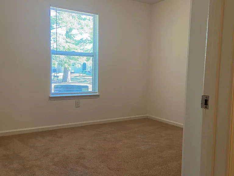 Acorn Grove Apartment Homes — Photo 15