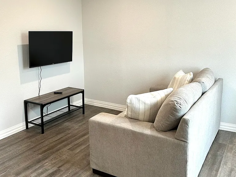 204 4th Ave #305 — Photo 2