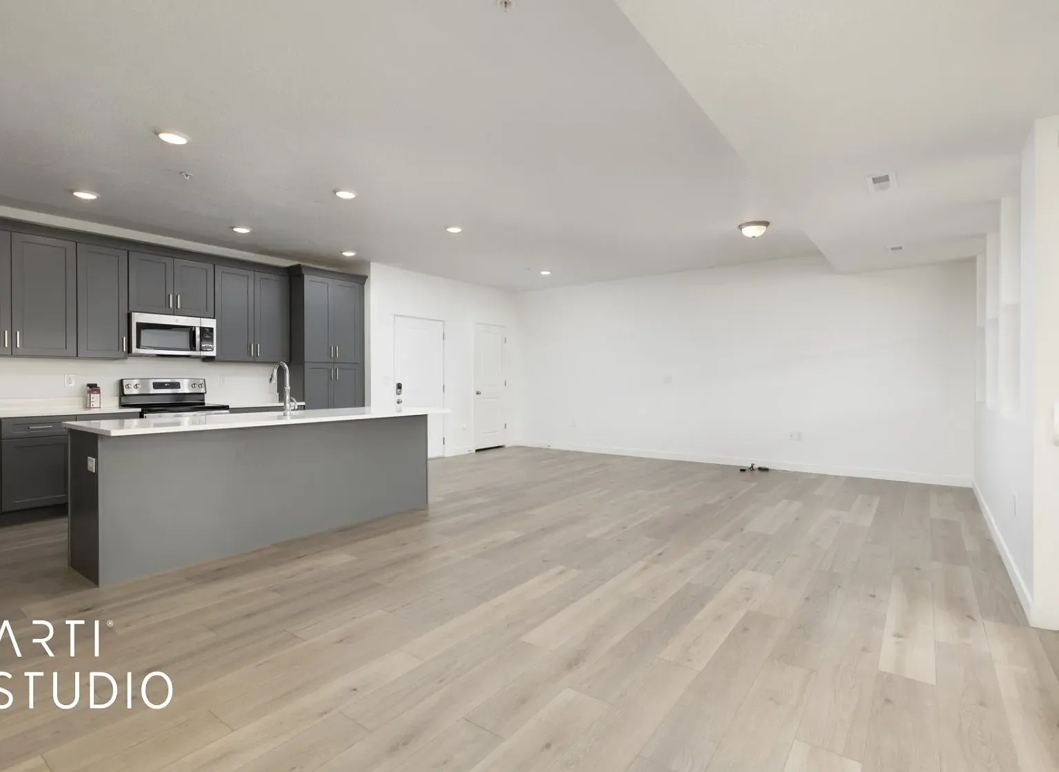 8342 Midvale — Photo 3