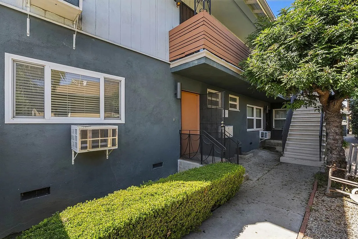 2 bed, 1.0 bath, $2,995 — Photo 2