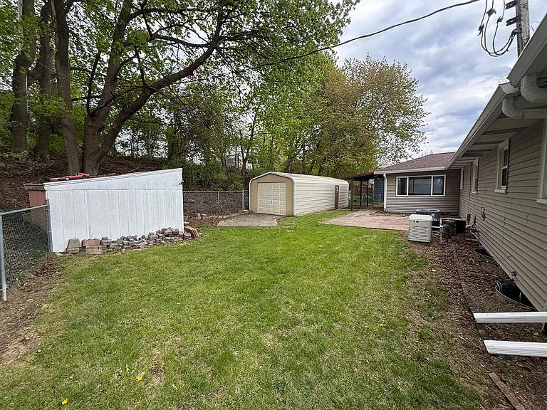 319 Barrington Rd — Photo 34