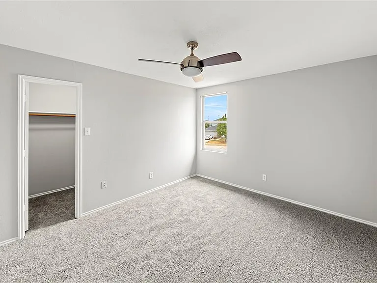 1701 Silverwood Ln — Photo 4