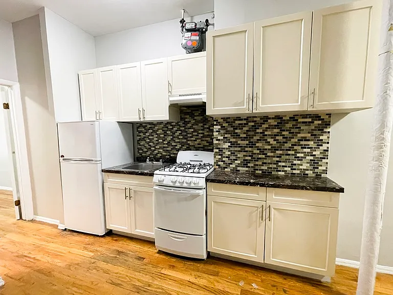 218 E 6th St #DU3 — Photo 8